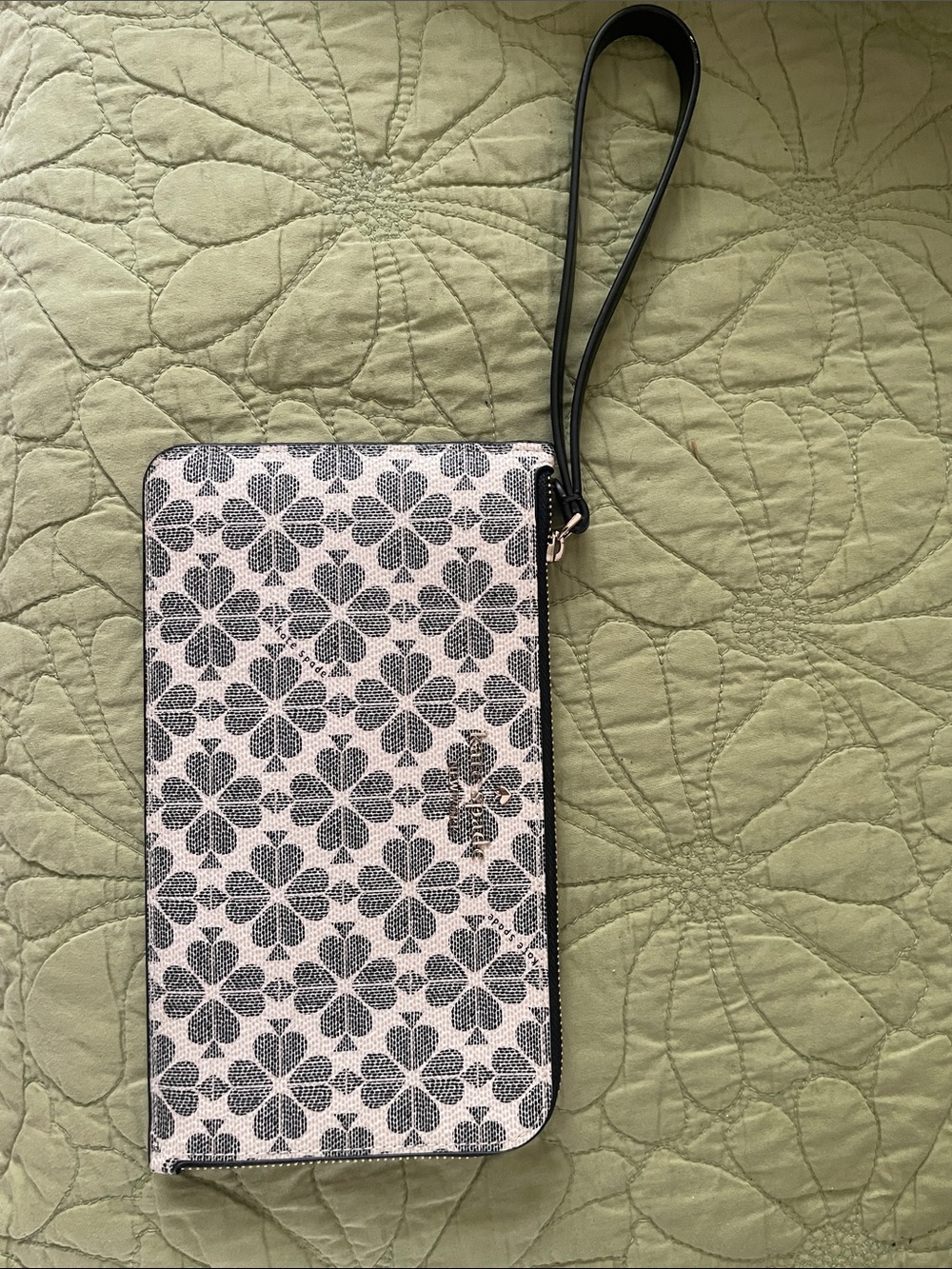Kate Spade Floral Pattern Wristlet Clutch in Black and Cream